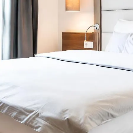 Ahmet Teacher Hotel, 6 Minutes From The Airport Couette-café 3*