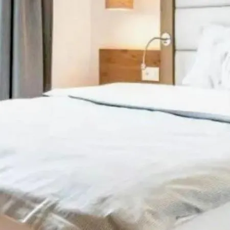 Ahmet Teacher Hotel, 6 Minutes From The Airport 3* Tasoluk